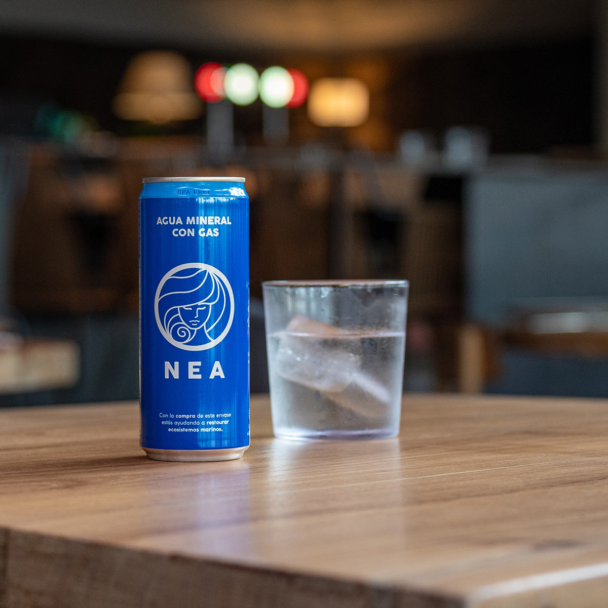 Eau minérale gazeuse naturelle en canette NEA 330 ml