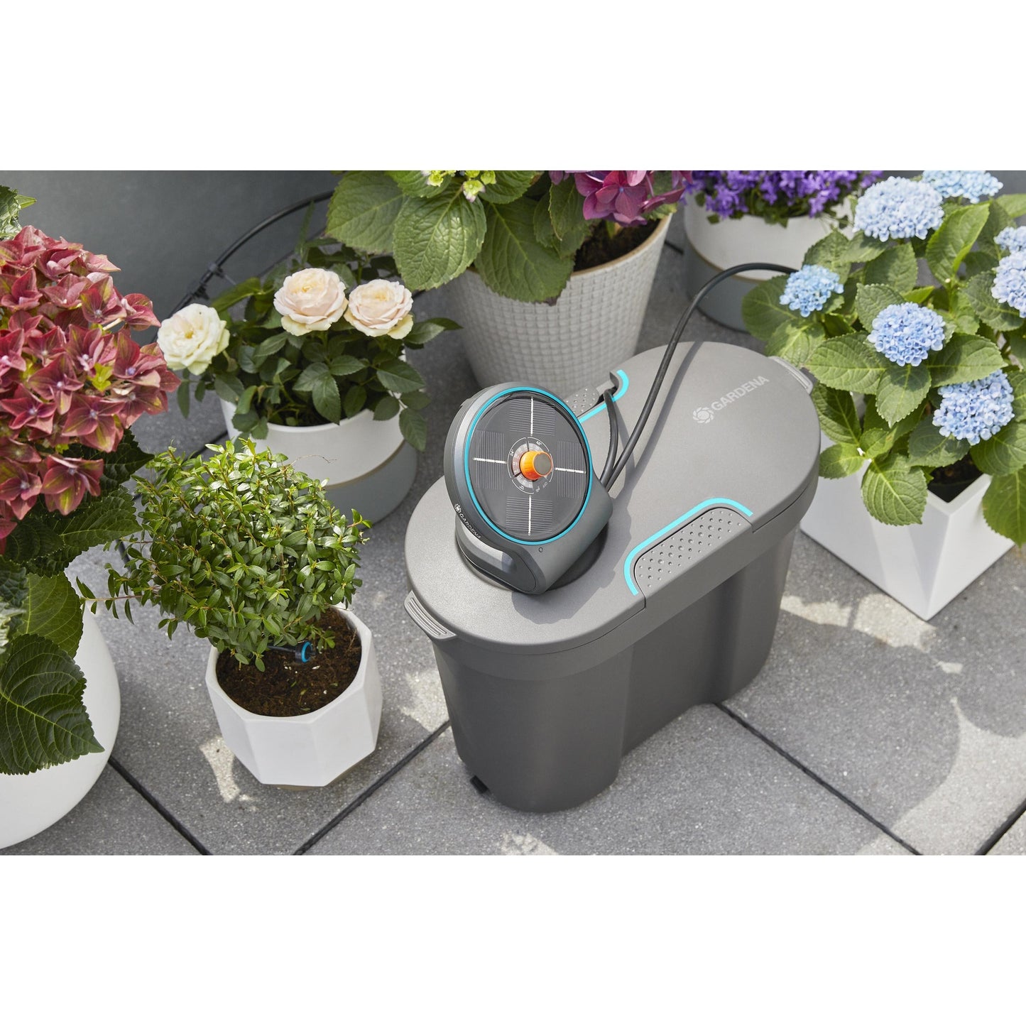 AquaBloom-set voor besproeiing op zonne-energie, inclusief reservoir Gardena