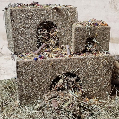 Huisje gevuld met hooi, snack voor konijnen en knaagdieren Ribero klein