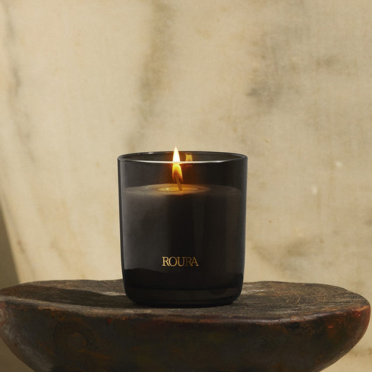 Icons Ancient Woods Roura Kerze mit Zedernholz, Moschus, edlen Hölzern und Amber