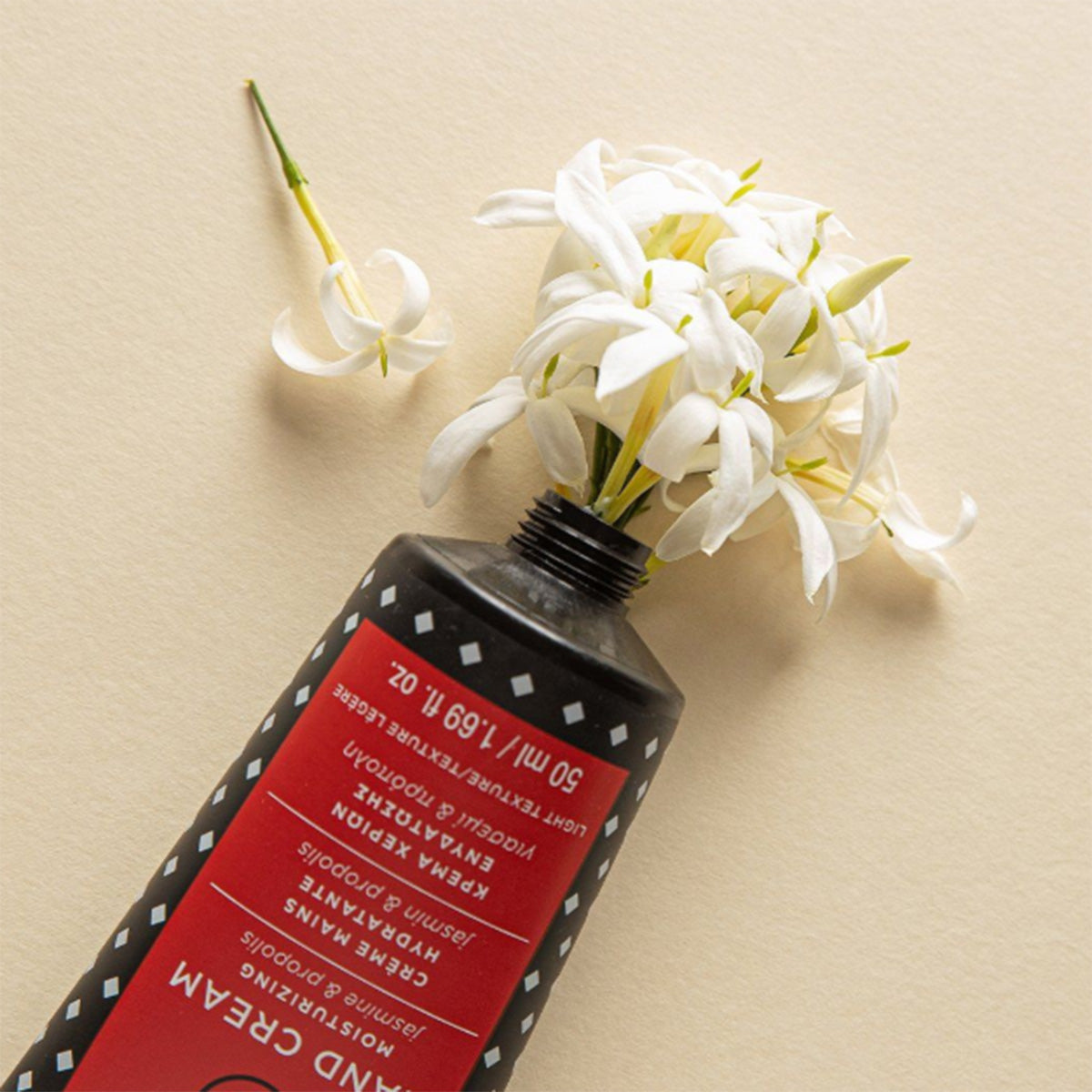 Coffret crème pour les mains au jasmin 50 ml + soin pour les lèvres à la cassis 4,4 g