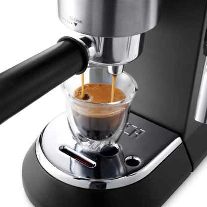 Macchina da caffè manuale per espresso e cappuccino Delonghi Dedica Style EC685.BK nera